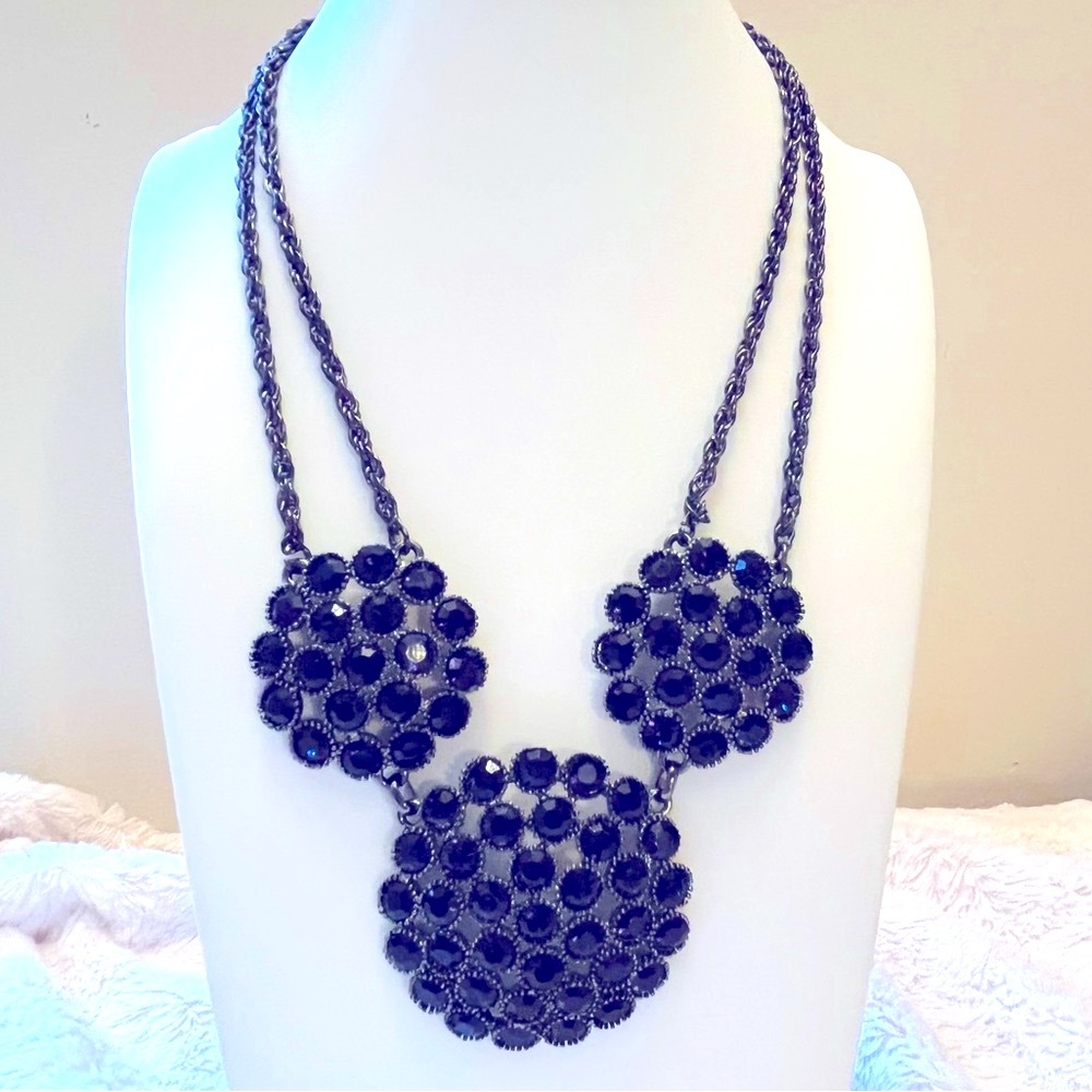 🌸3/$25 🆕 Sapphire and Gunmetal Jeweled Statement Flower Bib Necklace